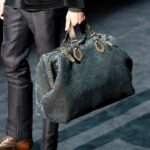 Luxor P16 bluish carry bag.